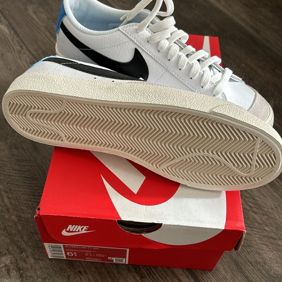 NWT Nike Low Top Blazer 77 - Picture 4 of 6